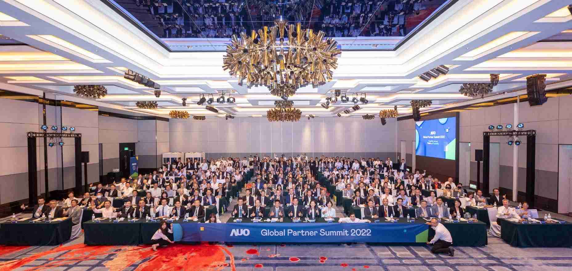 友達推動「安心、、、創新、、、用心、、、、同心、、、盡心」五星職旅，，為菲籍員工打造全方位照護，，，，首度贏得「人權實踐與發展領袖獎」殊榮