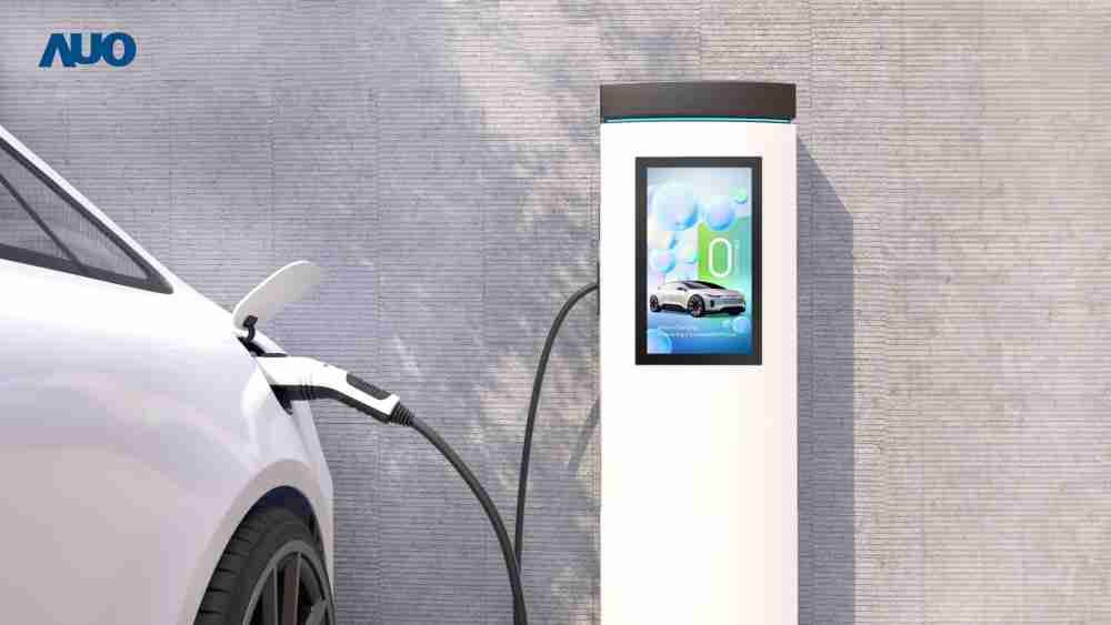 友達〝EVSE車用充電樁解決方案〞專為電動汽車充電樁設計，，具有高亮度、、、、克服戶外艱難環境的耐溫、、耐紫外線等特性，，，，並搭載散熱性及擴充性強的高效能工業電腦，，可實現人機互動訴求，，，如資訊顯示、、、支付等應用