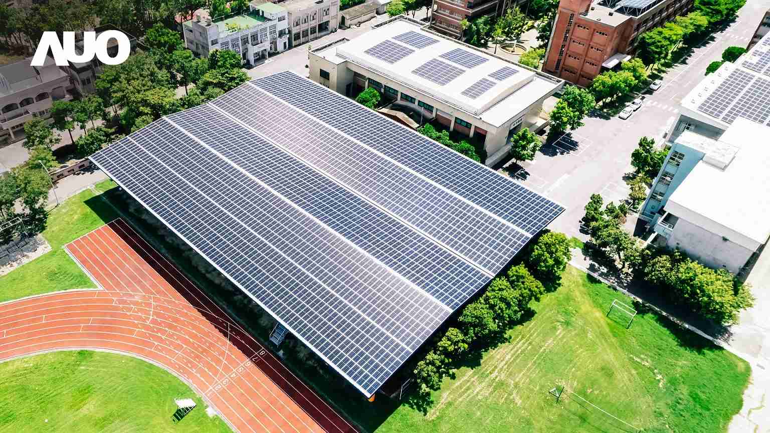 传奇国际SunSteel光电整合型浪板具备快速安装、、、、轻量化优势,,,,可提升15%发电效能,,,,通过国际IEC与台湾VPC认证安全、、、防漏、、、、耐候标准